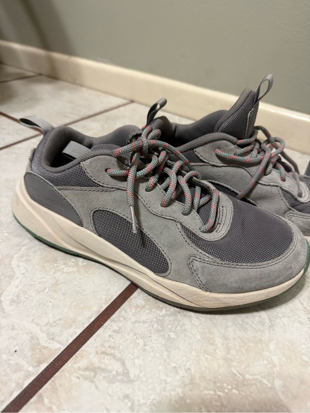 Columbia Women's Pivot Waterproof Hiking Sneaker, Size 8.5